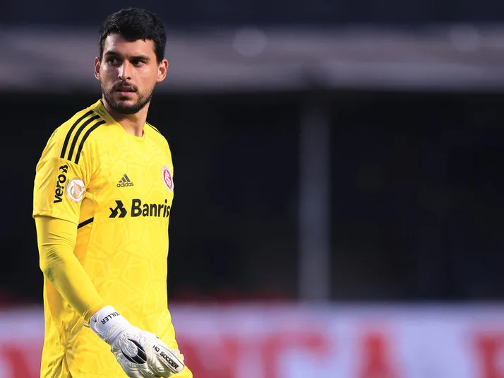 Coritiba garante a contratação do goleiro Keiller, ex-Internacional