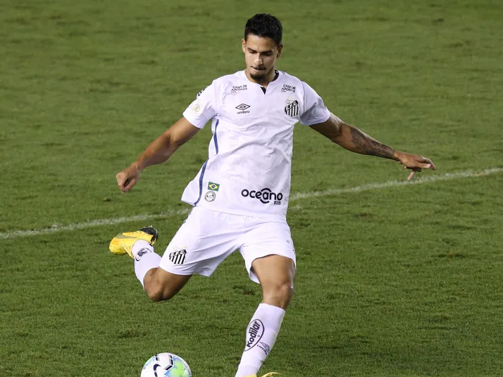 Torcida do Santos diz 'sim' sobre possível contratação de Lucas Veríssimo