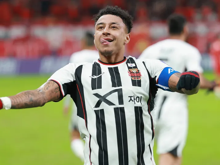 Lingard aguarda visto e ainda não estreia no Corinthians