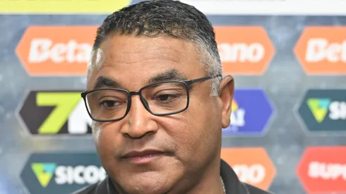 Roger Machado tecnico do Internacional durante partida contra o Santos no estadio Vila Belmiro pelo campeonato Brasileiro A 2025.