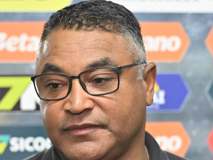 Roger Machado, ex-Internacional, aguarda contato do Vasco