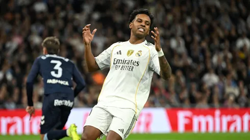 Rodrygo lamenta gol perdido em partida pelo Real Madrid. (Photo by Denis Doyle/Getty Images)