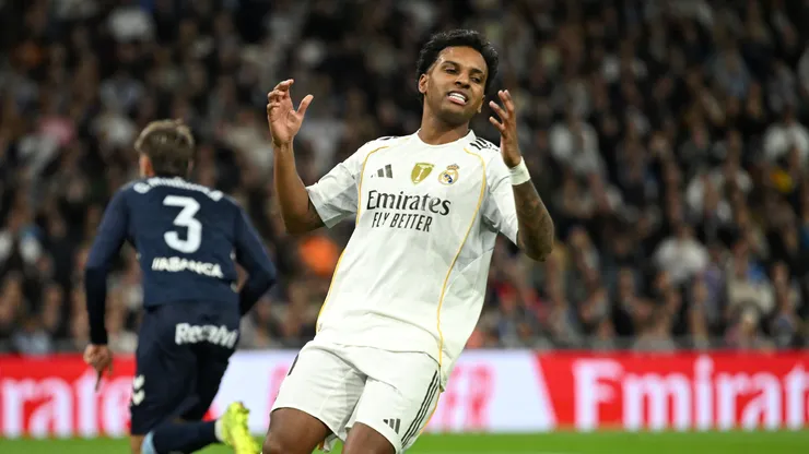 Rodrygo lamenta gol perdido em partida pelo Real Madrid. (Photo by Denis Doyle/Getty Images)