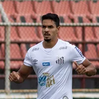 Internacional demonstrou interesse em Veríssimo, zagueiro fechou com o Santos