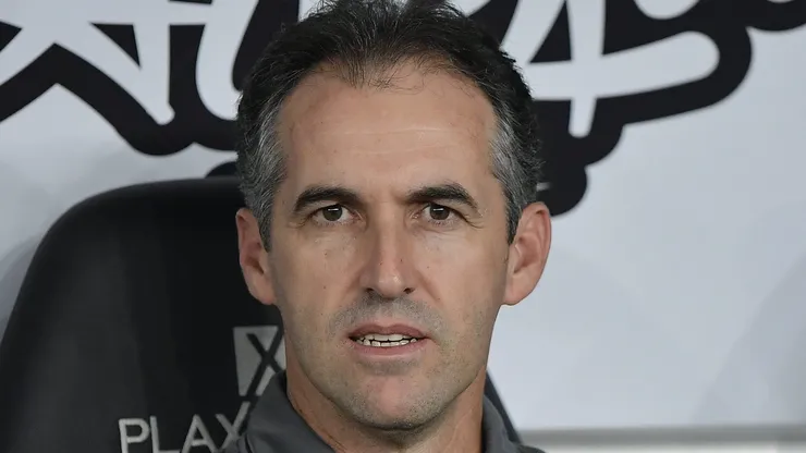 Leo Conde tecnico do Ceara durante partida contra o Botafogo no estadio Engenhao pelo campeonato Brasileiro A 2025. Foto: Thiago Ribeiro/AGIF