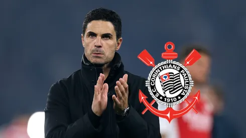 Mikel Arteta, treinador do Arsenal, aplaude os torcedores após o apito final, após a derrota e subsequente eliminação da equipe na partida de volta da semifinal da UEFA Champions League (Imagem: Richard Heathcote/Getty Images)