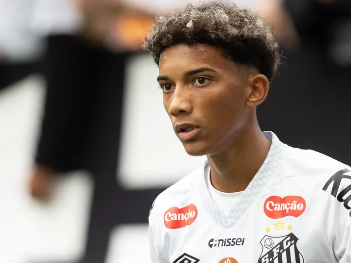 Elano, novo diretor da base, explica situação de Robinho Jr no Santos