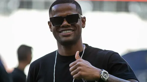 Botafogo acerta retorno de Júnior Santos e aguarda atacante nesta quarta-feira