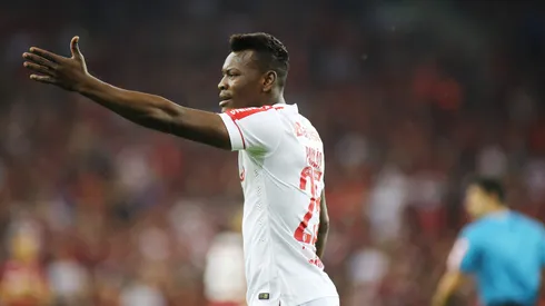 Paulão do Internacional durante a partida contra o Atletico Paranaense pelo Campeonato Brasileiro 2014 no estadio Arena da Baixada.