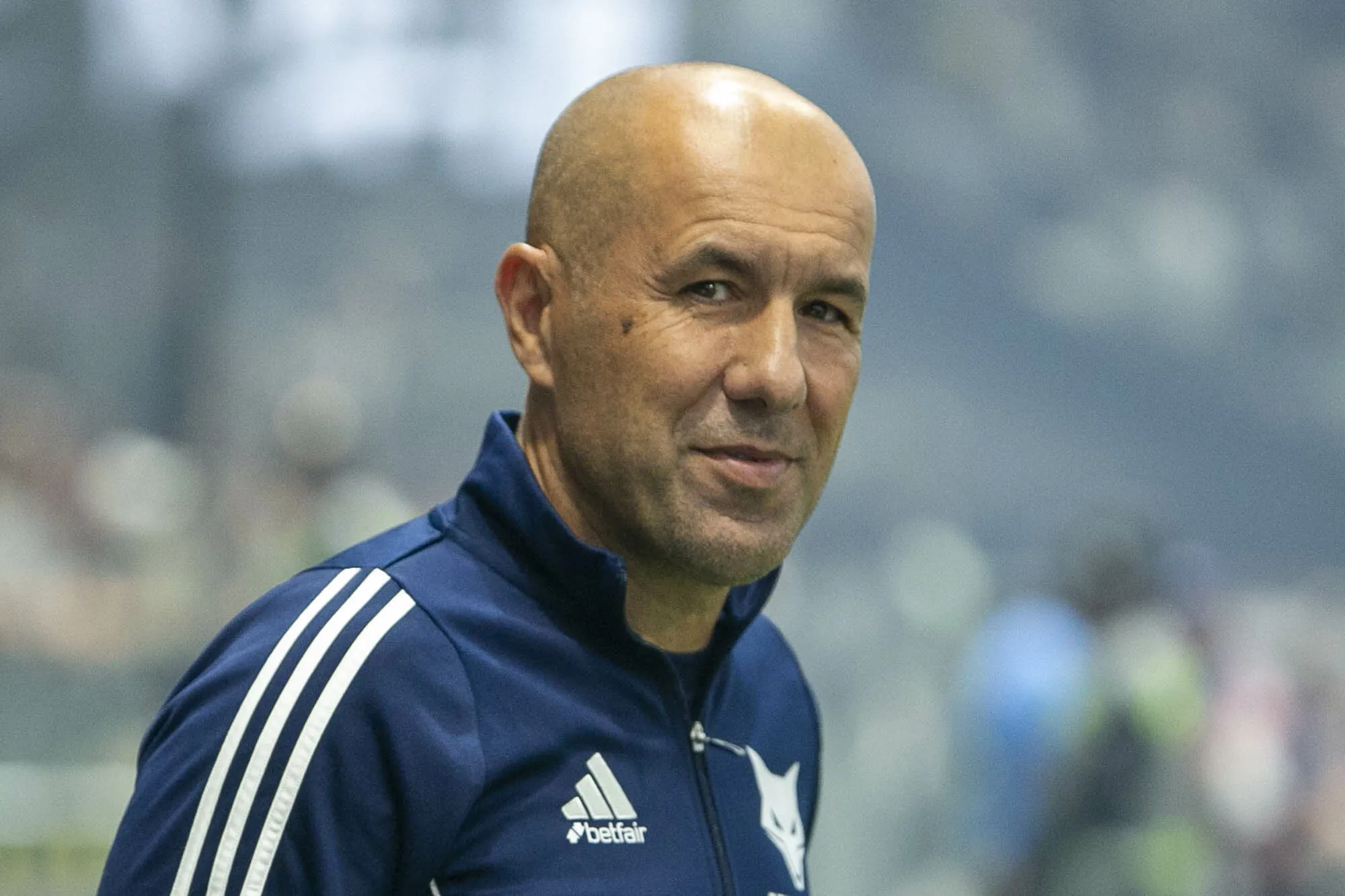 MG – BELO HORIZONTE – 15/10/2025 – BRASILEIRO A 2025, ATLETICO-MG X CRUZEIRO – Leonardo Jardim  tecnico do Cruzeiro durante partida contra o Atletico-MG no estadio Arena MRV pelo campeonato Brasileiro A 2025. Foto: Fernando Moreno/AGIF