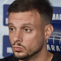 Martín Anselmi é agredido com pedras