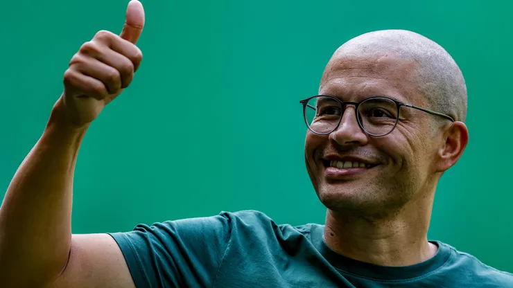 Ex-jogador Alex no estadio Arena Allianz Parque antes da partida entre Palmeiras e Fluminense pelo campeonato Brasileiro A 2023.