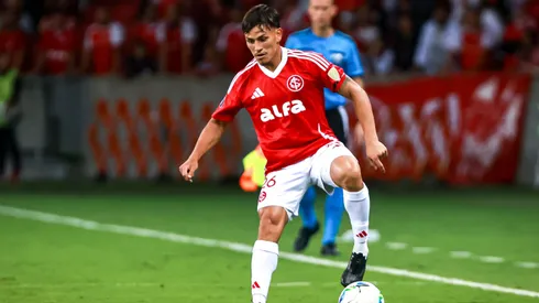 Alexandro Bernabei jogador do Internacional durante partida contra o Atletico Nacional no estadio Beira-Rio pelo campeonato Copa Libertadores 2025.