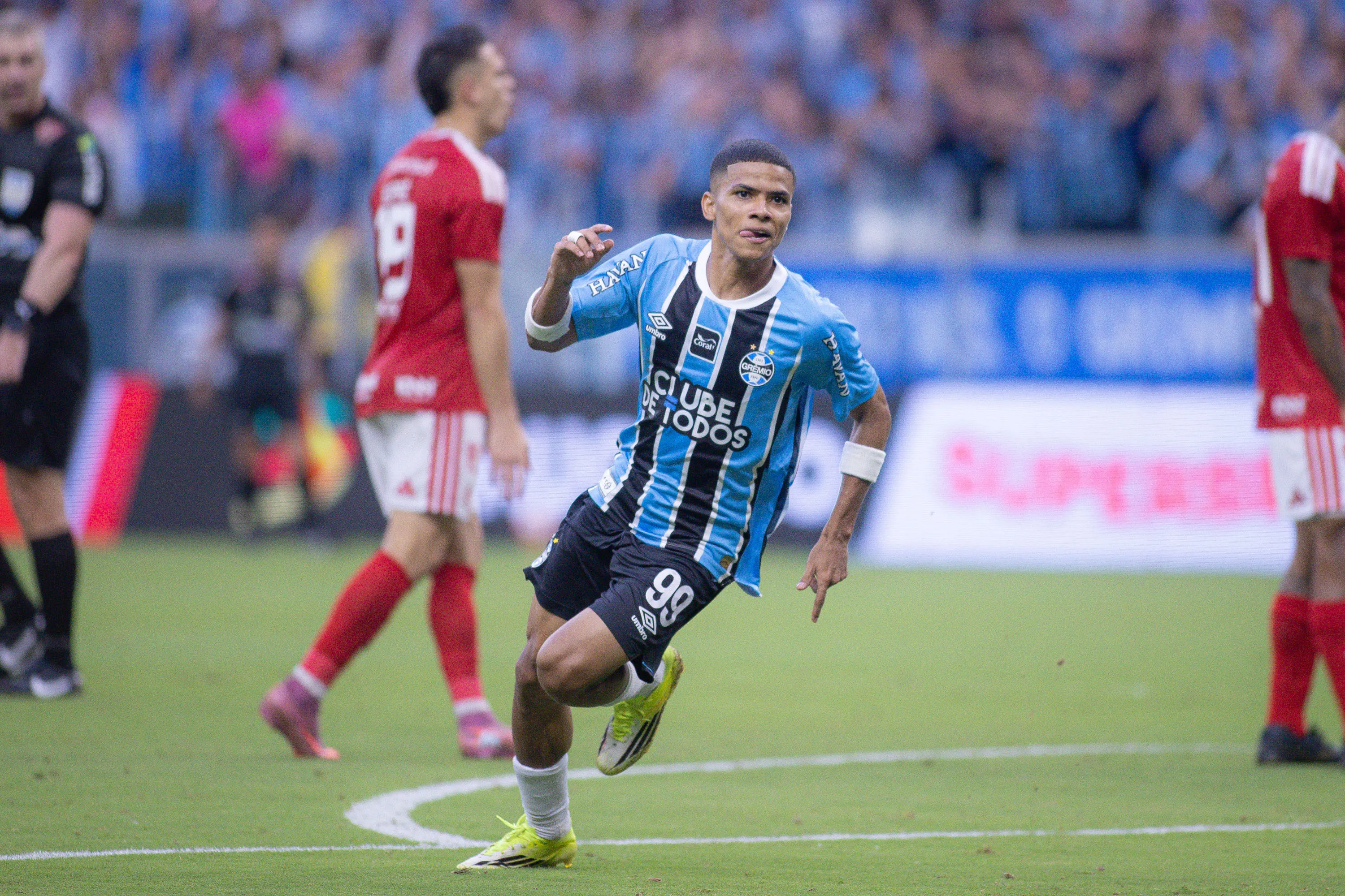 Jose Enamorado jogador do Gremio comemora seu gol durante partida contra o Internacional no estadio Arena do Gremio pelo campeonato Gaucho 2026. Foto: Maxi Franzoi/AGIF