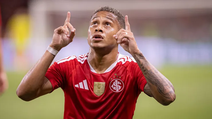 Vitinho jogador do Internacional comemora seu gol durante partida contra o Sao Luiz-RS no estadio Beira-Rio pelo campeonato Gaucho 2026. Foto: Maxi Franzoi/AGIF