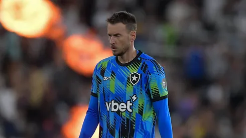 Neto goleiro do Botafogo durante partida contra o Flamengo no estadio Engenhao pelo campeonato Carioca 2026. Foto: Thiago Ribeiro/AGIF