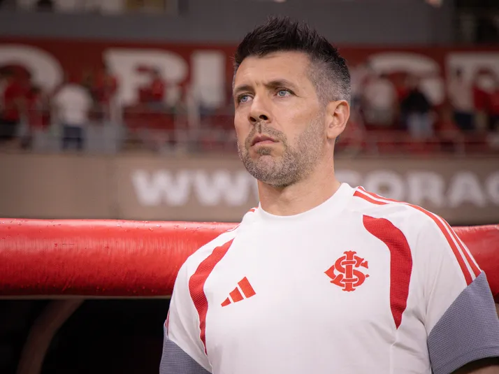 Inter de Pezzolano quer atravessar Botafogo para ter Lucas Fasson no meio do ano