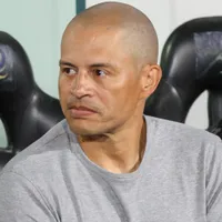 Alex, ídolo do Cruzeiro, estreia como novo técnico do Athletic