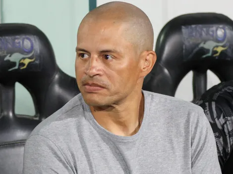 Alex, ídolo do Cruzeiro, estreia como novo técnico do Athletic