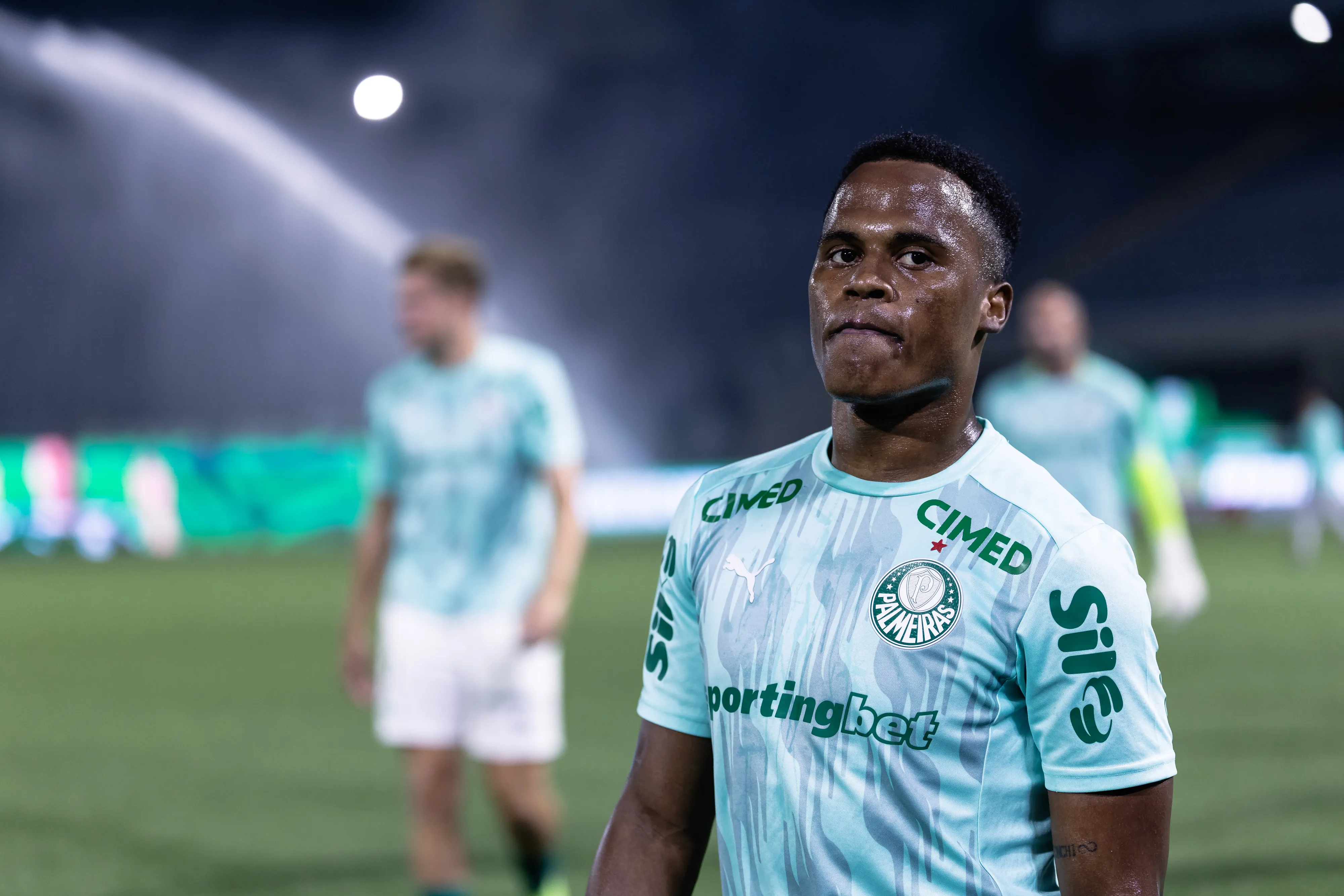 SP – BARUERI – 25/02/2026 – BRASILEIRO A 2026, PALMEIRAS X FLUMINENSE – Jhon Arias jogador do Palmeiras durante aquecimento antes da partida contra o Fluminense no estadio Arena Barueri pelo campeonato Brasileiro A 2026. Foto: Ettore Chiereguini/AGIF