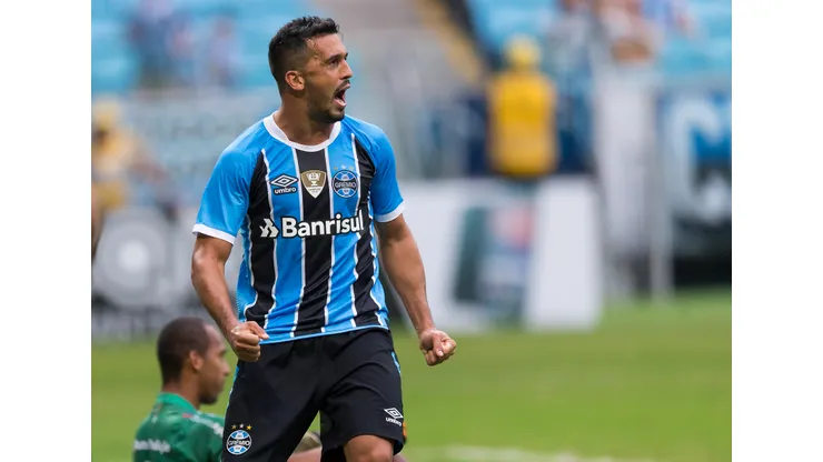 RS - Porto Alegre - 08/04/2017 - Gaucho 2017, Gremio x Veranopolis - Jogador Edilson comemora gol do Gremio durante partida na Arena do Gremio. Foto: Jeferson Guareze/AGIF