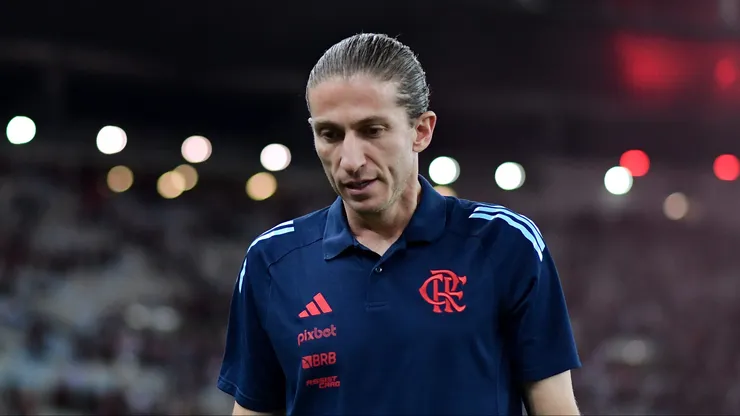 Filipe Luís analisa futuro com calma. Foto: Thiago Ribeiro/AGIF