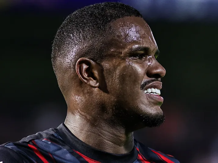 Gustavo Marques é punido por 12 jogos e R$30 mil