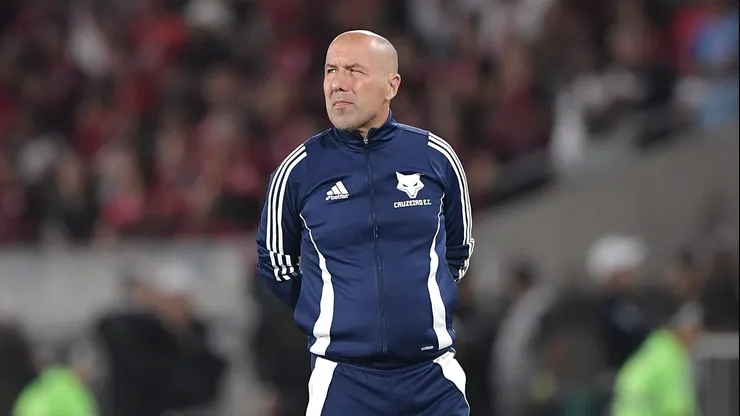 Leonardo Jardim tecnico do Cruzeiro durante partida contra o Flamengo no estadio Maracana pelo campeonato Brasileiro A 2025. Foto: Thiago Ribeiro/AGIF