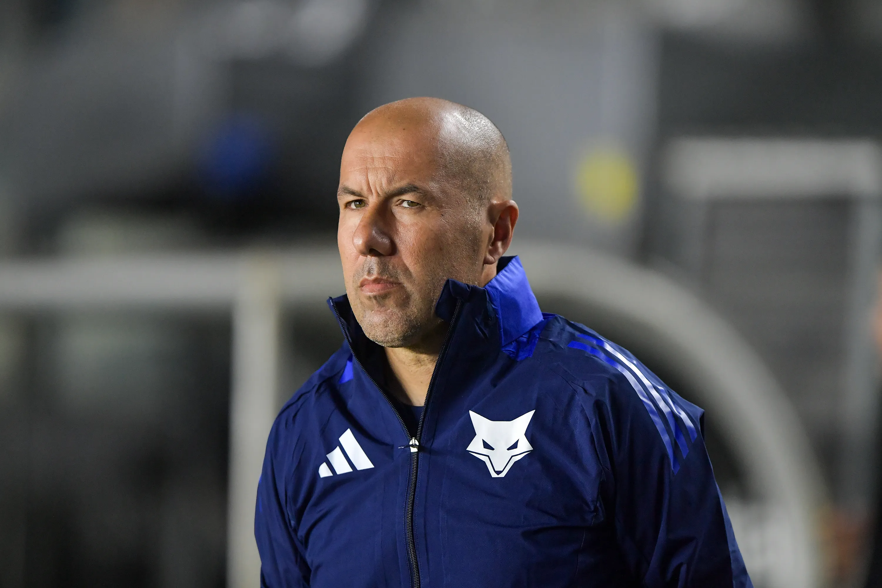 Leonardo Jardim ex-técnico do Cruzeiro durante partida contra o Vasco no estadio Sao Januário pelo campeonato Brasileiro A 2025. Foto: Thiago Ribeiro/AGIF