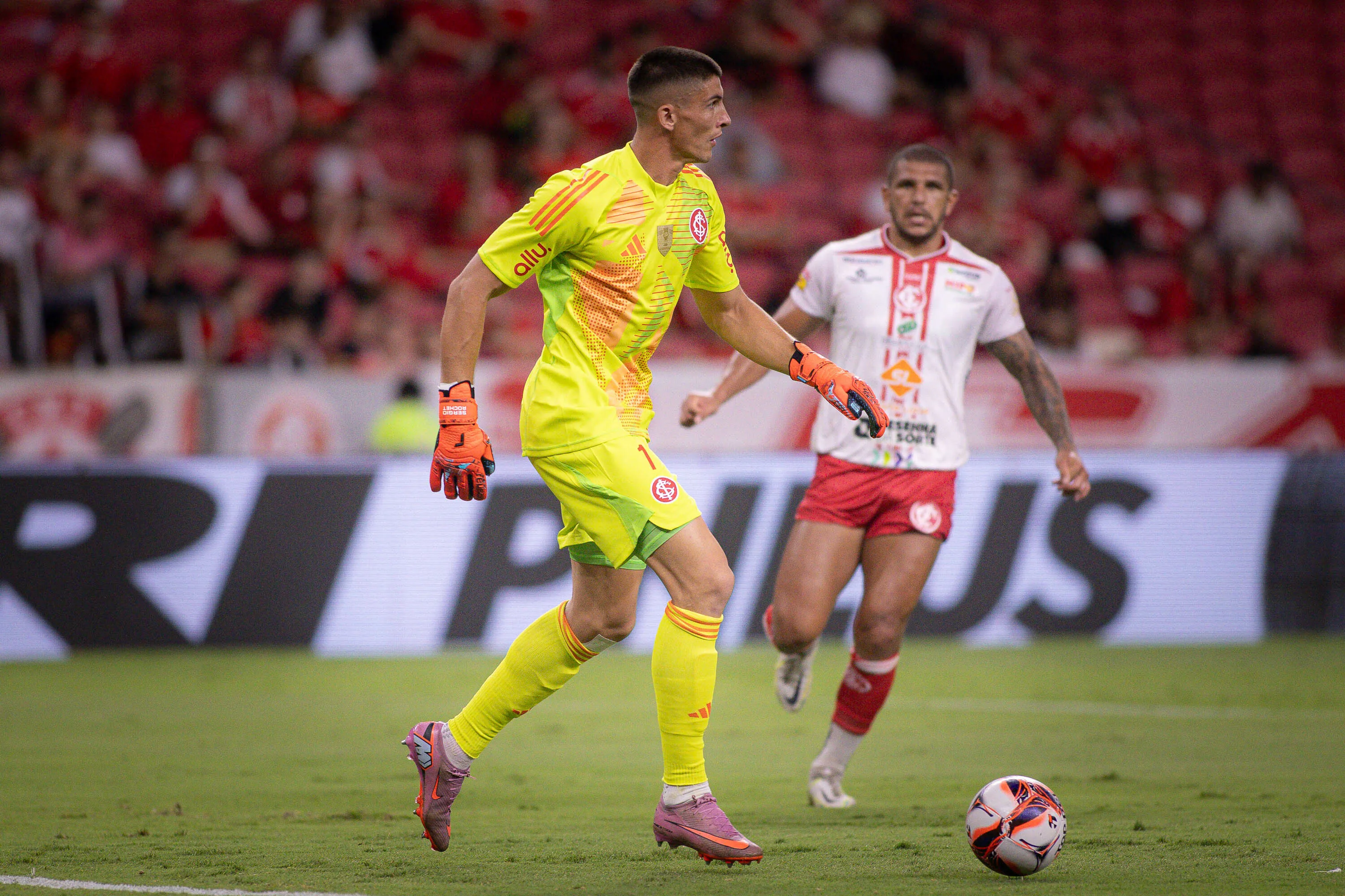 Sergio Rochet atuando no Internacional –  Foto: Maxi Franzoi/AGIF