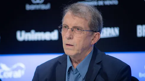 O presidente Odorico Roman fala aos jornalistas durante apresentacao oficial de Luis Castro como tecnico do Gremio em coletiva de imprensa realizada no Arena do Gremio. Foto: Maxi Franzoi/AGIF