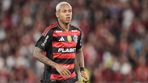 RJ – RIO DE JANEIRO – 20/07/2025 – BRASILEIRO A 2025, FLAMENGO X FLUMINENSE – Wallace Yan jogador do Flamengo durante partida contra o Fluminense no estadio Maracana pelo campeonato Brasileiro A 2025. Foto: Thiago Ribeiro/AGIF