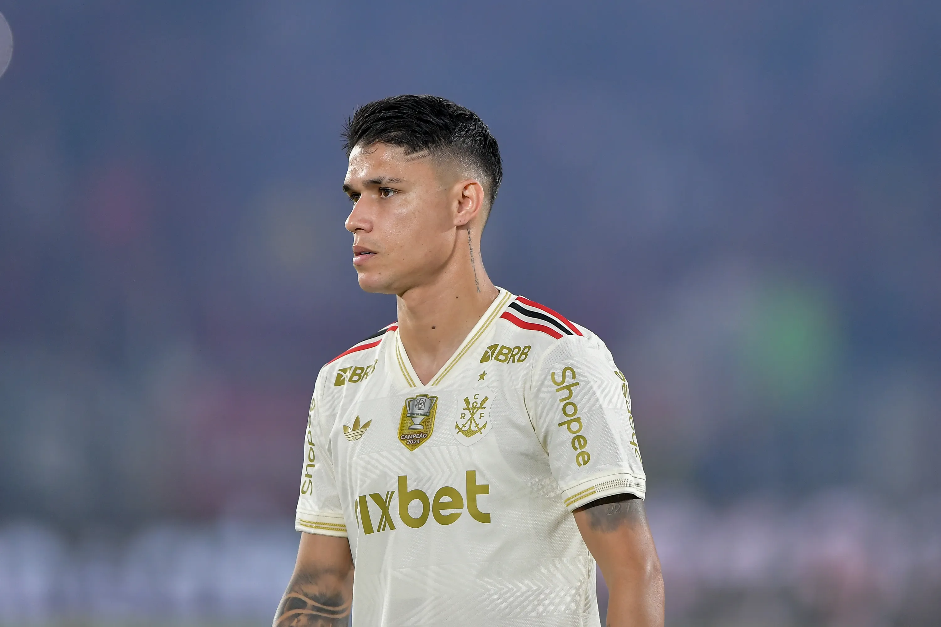 RJ – RIO DE JANEIRO – 31/07/2025 – COPA DO BRASIL 2025, FLAMENGO X ATLETICO-MG – Luiz Araujo jogador do Flamengo durante partida contra o Atletico-MG no estadio Maracana pelo campeonato Copa Do Brasil 2025. Foto: Thiago Ribeiro/AGIF