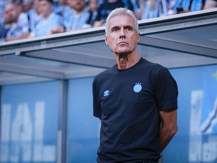 Luís Castro pretende repetir escalação do Grêmio no Beira-Rio