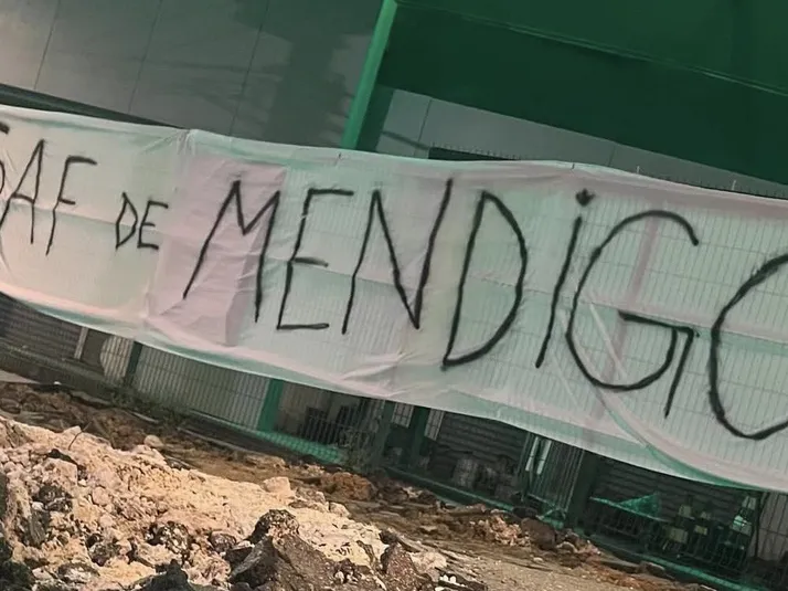 "SAF de mendigo": Torcida do Coritiba protesta no Couto Pereira