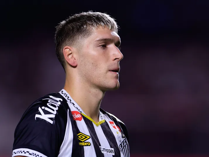 Santos tentará analisar diferença de desempenho de Rollheiser