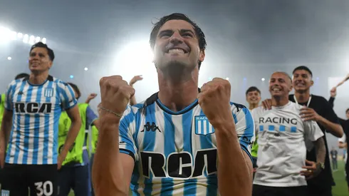 Santiago Sosa comemora vitória pelo Racing. (Photo by Marcelo Endelli/Getty Images)