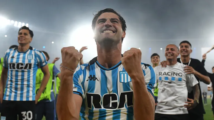 Santiago Sosa comemora vitória pelo Racing. (Photo by Marcelo Endelli/Getty Images)