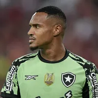 John retorna ao Botafogo para concluir recuperação