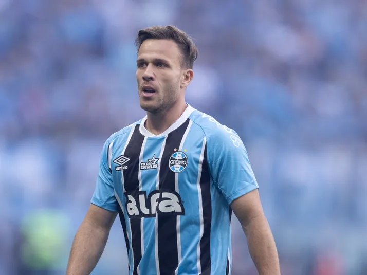 Como prepara oferta de R$ 54 milhões por Arthur e Grêmio recebe aviso