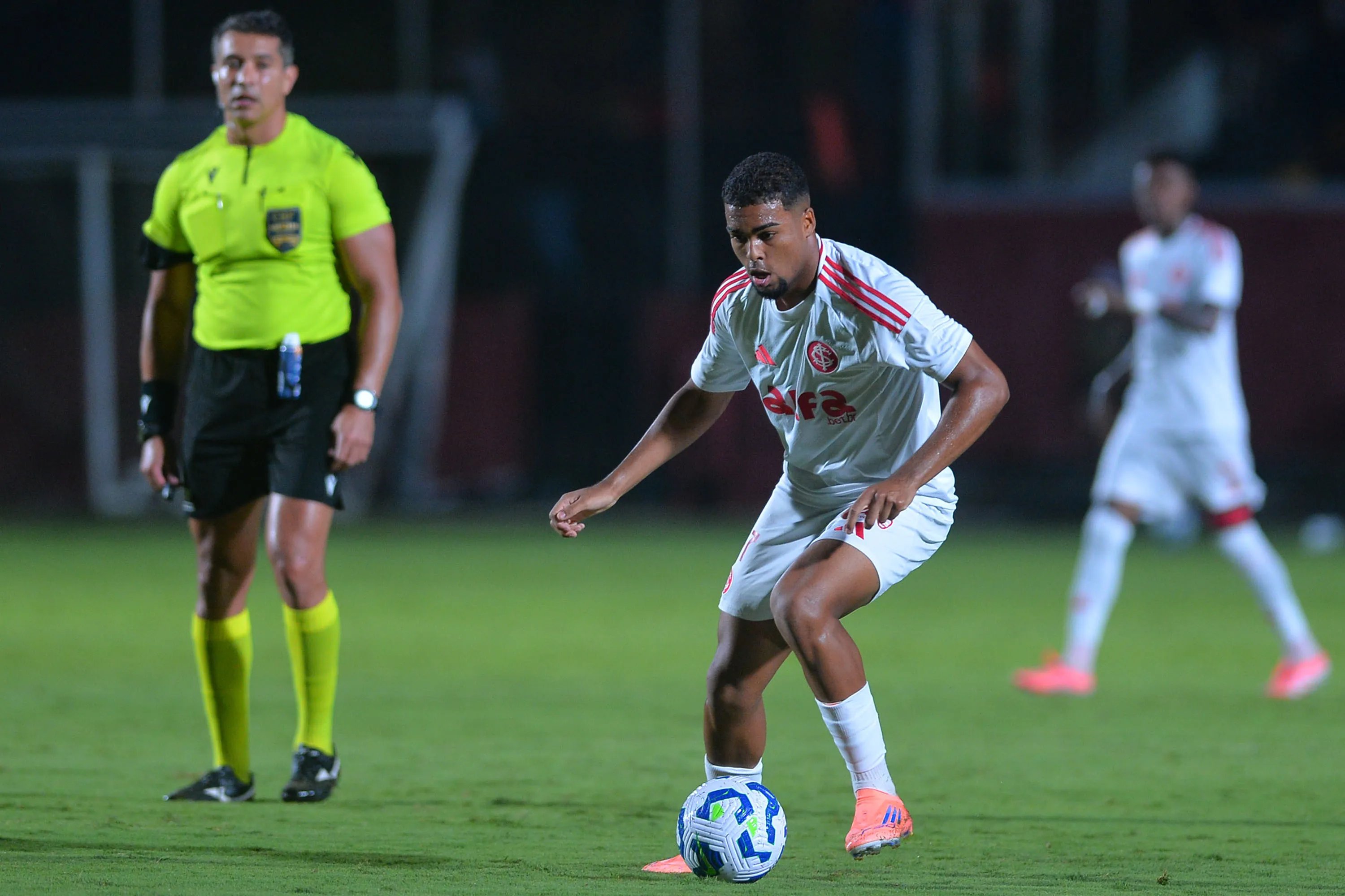 Gustavo Prado jogador do Internacional durante partida contra o Vitoria – Foto: Walmir Cirne/AGIF