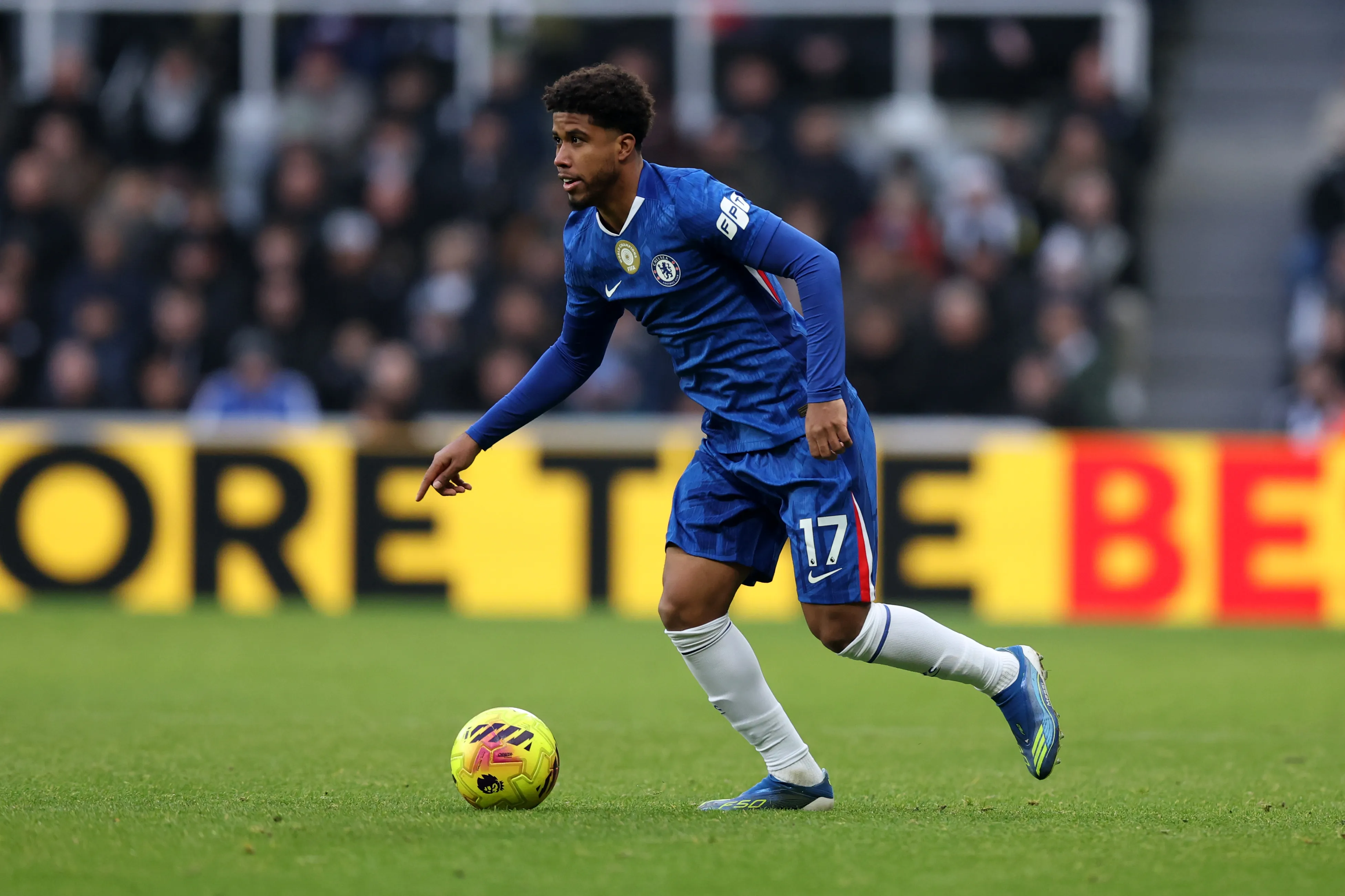 Andrey Santos atuando no Chelsea –  (Photo by George Wood/Getty Images)