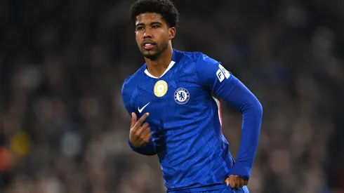 Ex-Vasco, Andrey Santos com a camisa do Chelsea