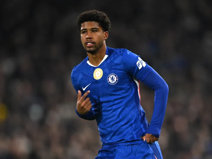 Andrey Santos é alvo do Manchester United e Vasco espera receber "bolada"