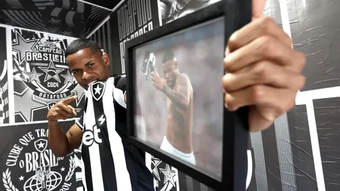 Júnior Santos é anunciado pelo Botafogo. Foto: Vítor Silva/ BFR