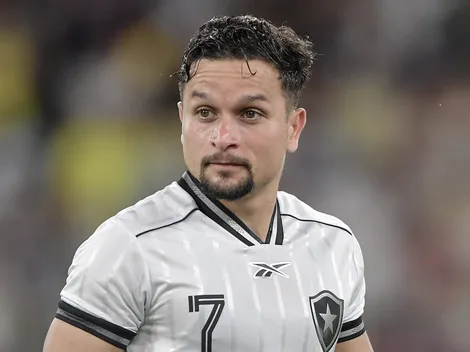 Artur volta a treinar no Botafogo antes de final