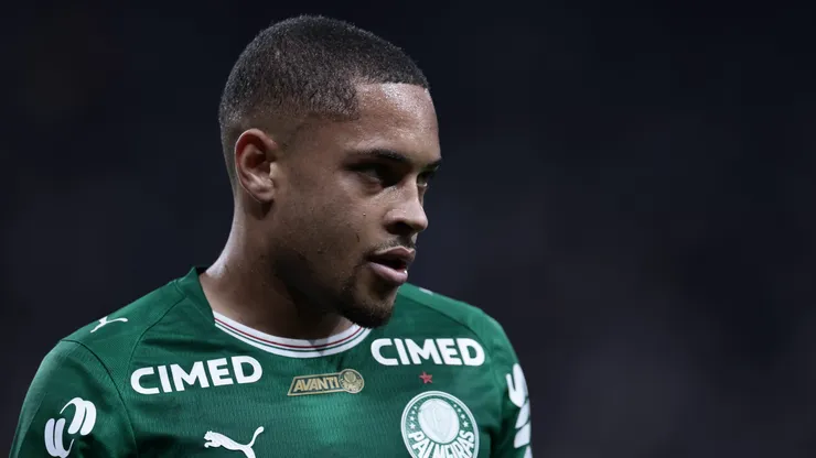 Vitor Roque será titular em Novorizontino x Palmeiras.