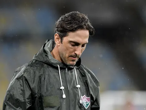 Zubeldía é avisado que Matheus Reis teve problema no joelho e é baixa no Fluminense