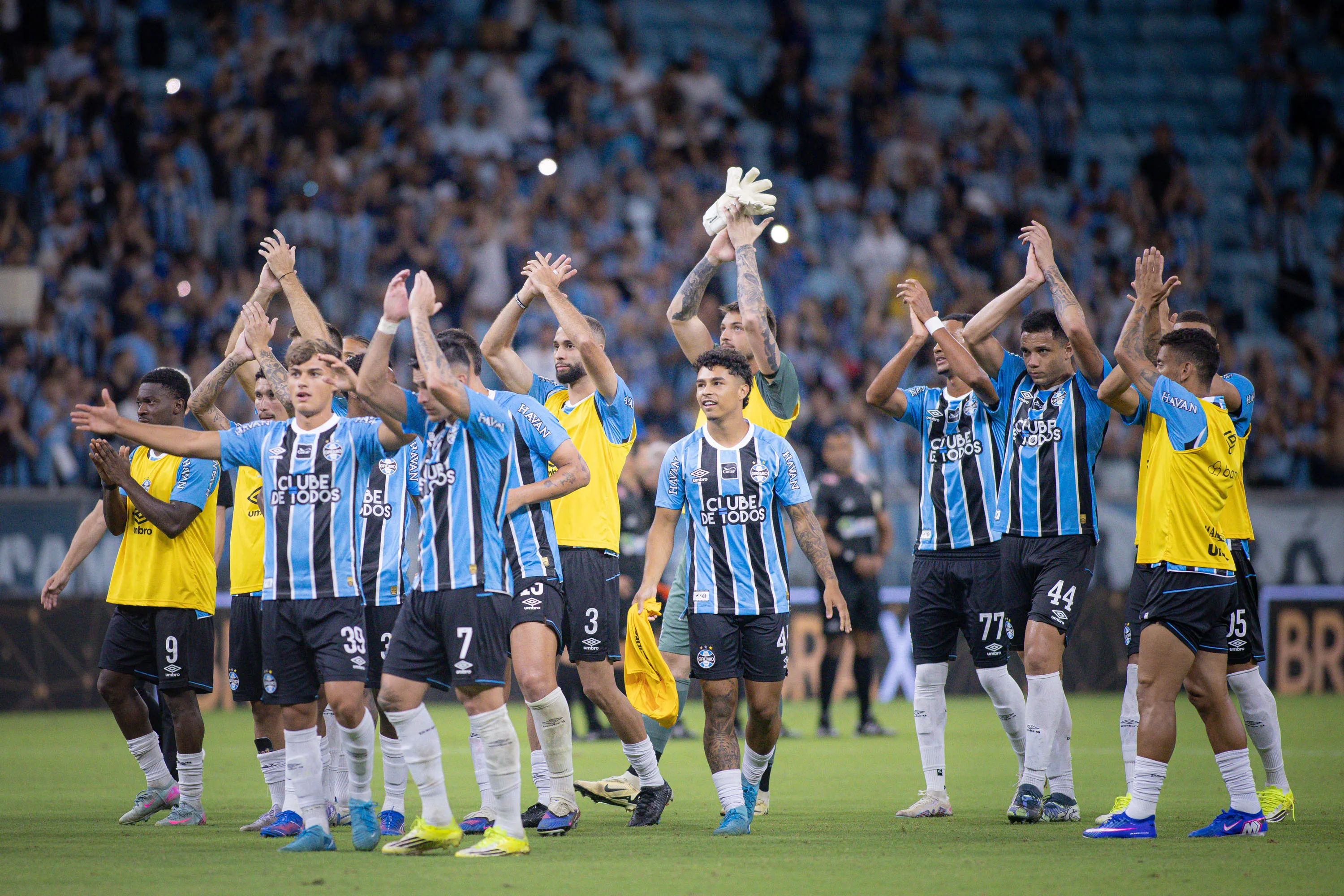 Time titular do Grêmio será mantido no Beira-Rio – Foto: Maxi Franzoi/AGIF.