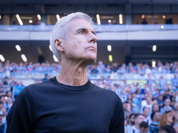Luís Castro repetirá time titular do Grêmio na decisão